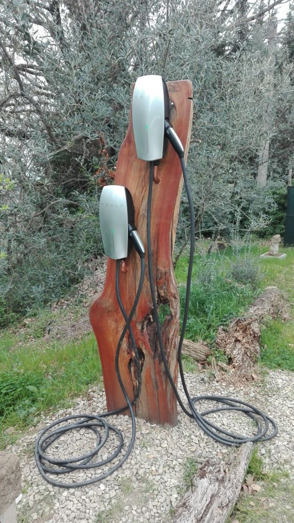 STAZIONI DI RICARICA AUTO ELETTRICHE A SERVIZIO DI STRUTTURA TURISTICO RICETTIVA